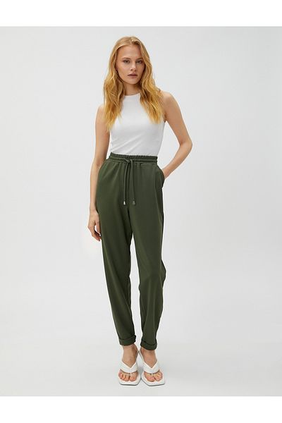 Koton Bequeme Jogger-Hose mit Taschen und gebundener Taille