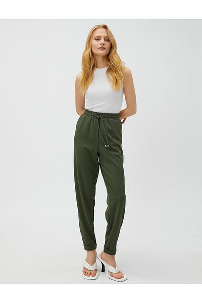 Koton Bequeme Jogger-Hose mit Taschen und gebundener Taille