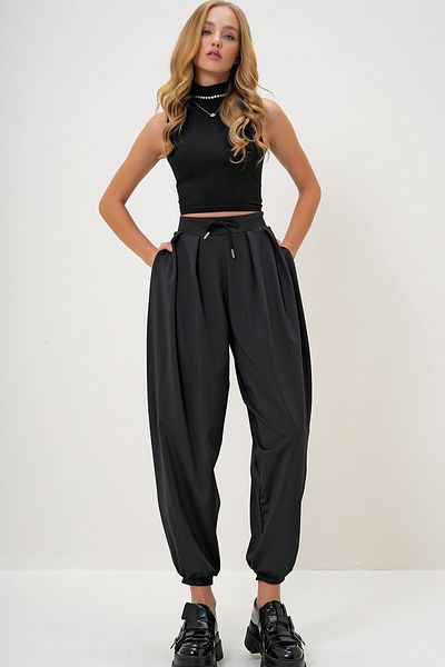 Trend Alaçatı Stili Women's Black Elastic Waist Double Pocket Front Pleated Balloon Pants Alc-X13191