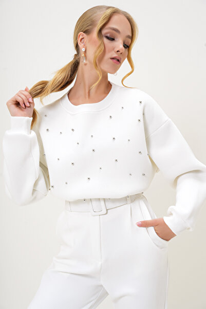 Trend Alaçatı Stili Kadın Beyaz Bisiklet Yaka Önü İnci Çakmalı Üç İplik Şardonlu Sweatshırt ALC-X13177