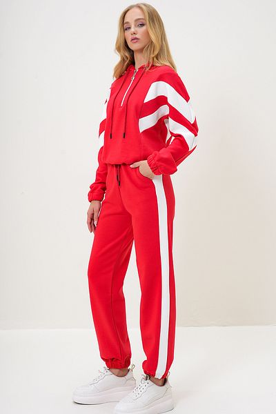 Trend Alaçatı Stili Women's Red Hooded Half Zipper Sweatshirt and Elastic Leg Tracksuit Set Alc-X13093