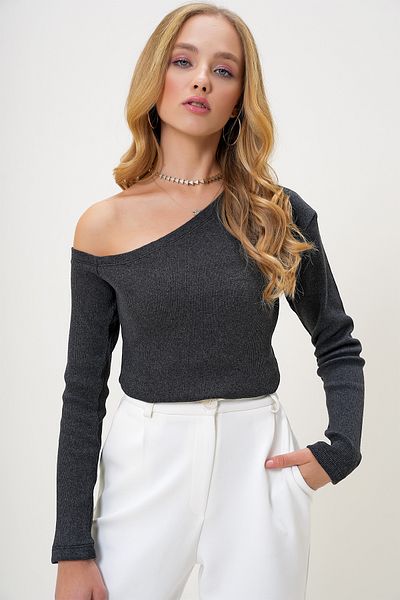Trend Alaçatı Stili Anthrazitfarbene One-Shoulder-Camisole-Bluse – U-Boot-Ausschnitt, ALC-X13068