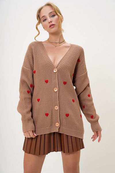 Trend Alaçatı Stili Biscuit Damen-Strickjacke mit V-Ausschnitt und Herz-Stickerei in Midi-Länge ALC-X12983