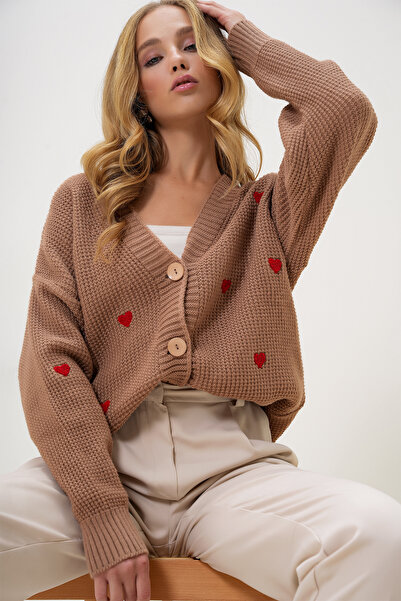 Trend Alaçatı Stili Women's Biscuit V-Neck Heart Embroidered Knitwear Cardigan Alc-X12982