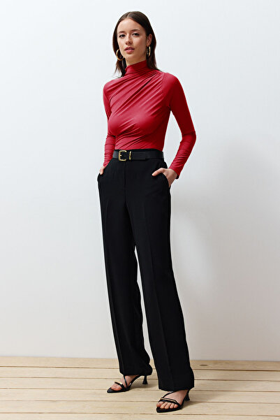 Trendyol Collection Piros ráncos, négyzet alakú nyakú, testhezálló, rugalmas kötött blúz TWOSS24BZ00487