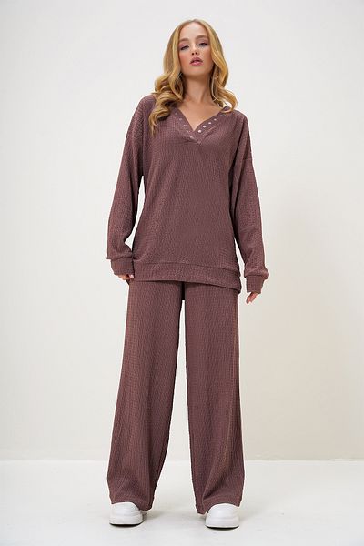 Trend Alaçatı Stili Brown V-Neck Snap Detailed Blouse and Wide Leg Trousers Set - Alc-X13072
