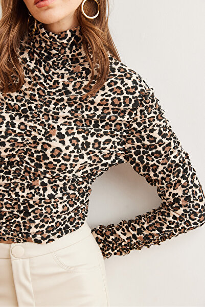 Olalook Women's Stone-Black Front Stitching Detail Ribbed Stretchy Leopard Blouse BLZ- 19002781