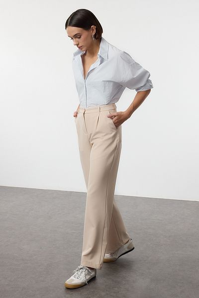 Trendyol Collection Plissee-Stoffhose mit hoher Taille und weitem Bein – TWOAW21PL0076