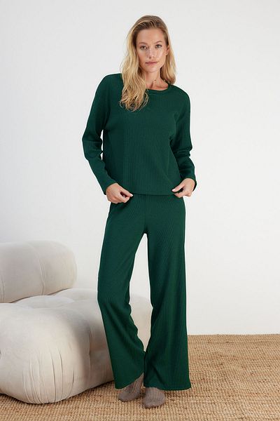Trendyol Collection Sada smaragdově zeleného žebrovaného pleteného pyžama Thmaw21Pt0684