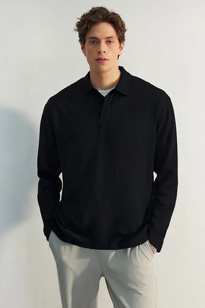 Trendyol Collection Übergroßes schwarzes Poloshirt mit Rundhalsausschnitt - Tmnaw25po00001