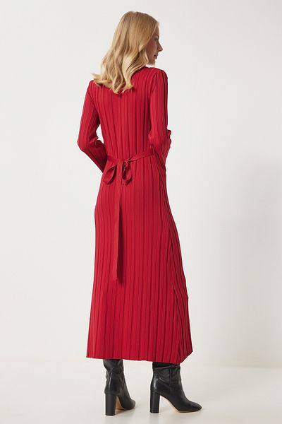 Happiness İstanbul Rotes, geripptes, langes Strickkleid mit Gürtel für Damen Kİ00108