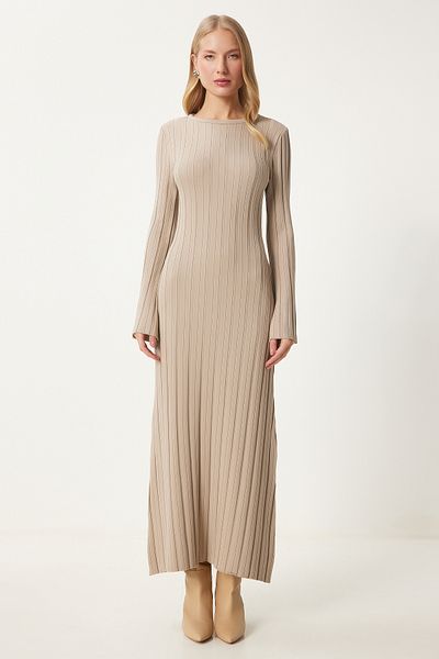 Happiness İstanbul Beigefarbenes, geripptes, langes Strickkleid mit Gürtel für Damen Kİ00108