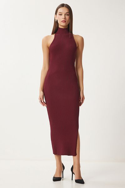 Happiness İstanbul Burgunderrotes, schulterfreies, geripptes Strickkleid für Damen FN03424