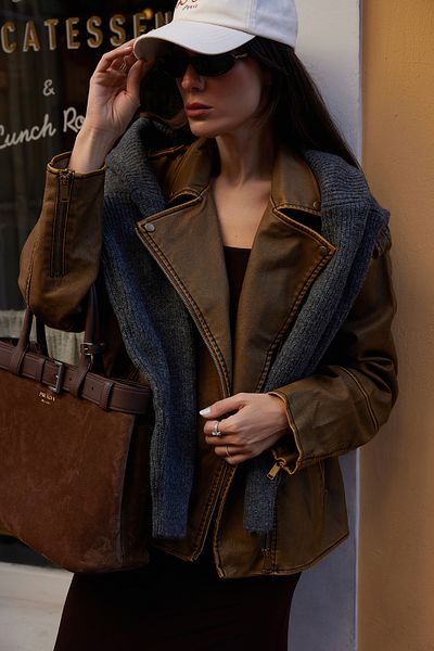 Trendyol Collection Übergroße braune Bikerjacke aus Kunstleder – Wascheffekt, TWOAW25MO00010