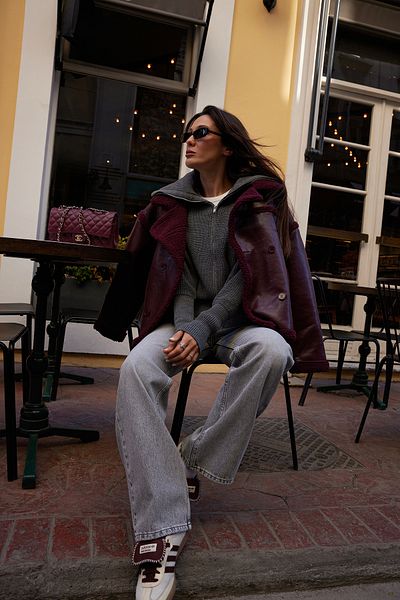 Trendyol Collection Bikerjacke aus Kunstleder – Burgunderrot mit Plüschdetail, TWOAW25MO00066