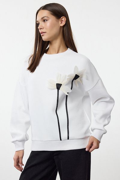 Trendyol Collection Ecru Applique Flower Detailed Thick Fleece Inside Knitted Sweatshirt Twoaw25Sw00254