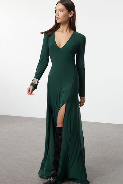 Trendyol Collection Smaragdgrünes, dehnbares Maxi-Strickkleid – V-Ausschnitt, Skater-Stil, Limited Edition TWOAW25EL00299