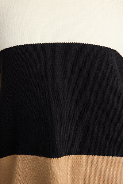 Edit by Trendyol Светр-пуловер з колор-блоком з горловиною кольору екрю TEDAW25KZ00046