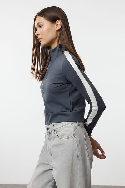 Trendyol Collection Pletená mikina v antracitovém střihu se zipem Regular/Normal Fit Twoaw25Sw00297