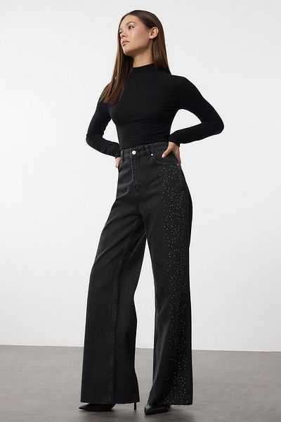 Trendyol Collection Schwarze Strass-Jeans mit hoher Taille und weitem Bein TWOAW25JE00379