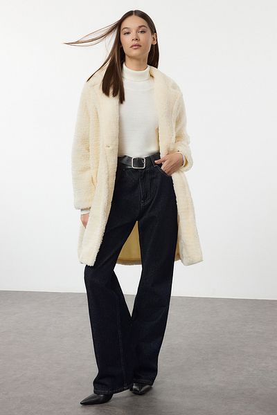 Trendyol Collection Ecru běžný plyšový midi kabát Twoaw25Kb00108