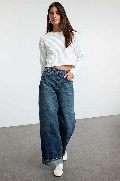 Trendyol Collection Sötétkék, hajtogatott lábú, normál derekú gördeszka táskás farmernadrág TWOSS25JE00001