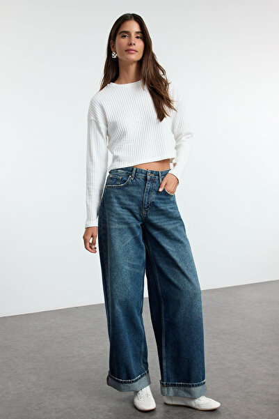 Trendyol Collection Sötétkék, többszintes szárú, normál derekú, bő szabású farmernadrág TWOSS25JE00001