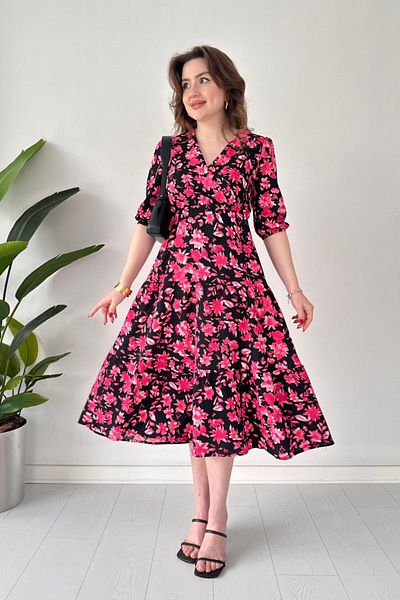 MaziButik Rochie șifonată florală roz neagră