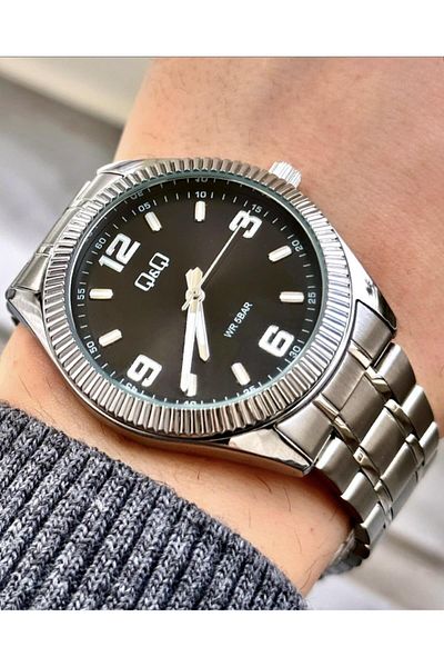 Q&Q Men's Metal Band Wristwatch