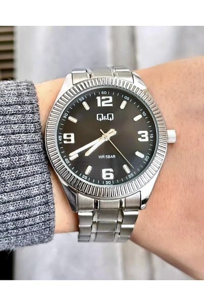 Q&Q Men's Metal Band Wristwatch