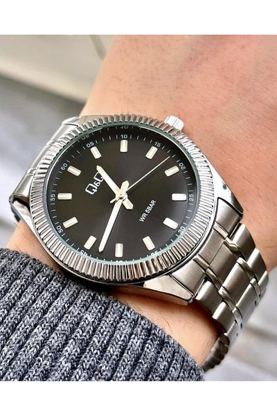 Q&Q Men's Metal Band Wristwatch