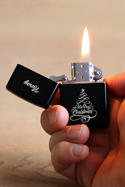 İŞTE BU Kişiye Özel İsimli Benzinli Siyah Çakmak Yılbaşı Yeni Yıl Hediye Baskılı