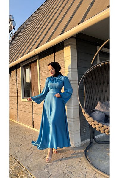 Tesettür Diyarı Rochie de seară din satin cu mâneci spaniole