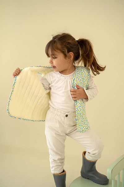 Kirazkids Плюшен бебешки жилет със звездни шарки