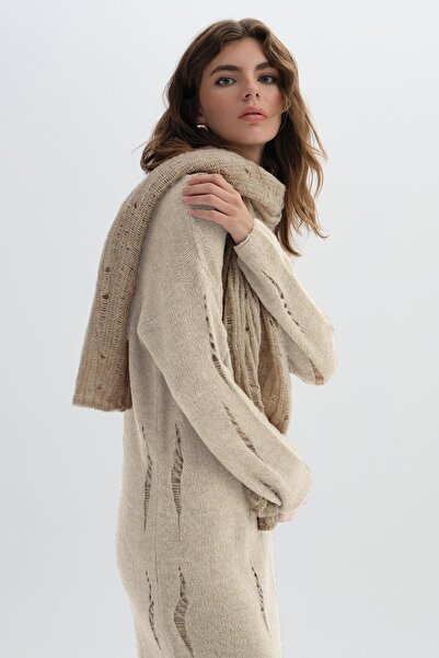 SHERIN Πλεκτό φόρεμα σε μπεζ μακρύ σκισμένο σχέδιο