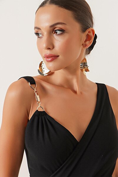 By Saygı Salopetă din crepon cu guler dublu cu un singur umăr și accesorii metalice