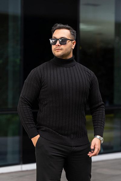 VİP LOKAL Мъжки черен трикотажен пуловер с висока яка, който не се набива
