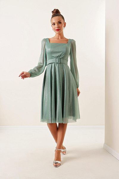 By Saygı Kleid mit quadratischem Kragen, Gürtel, Ballonärmeln und gefüttertem Glitzerkleid