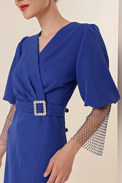 By Saygı Velké dvouřadé šaty s límečkem s balonovým rukávem a korálkovým detailem