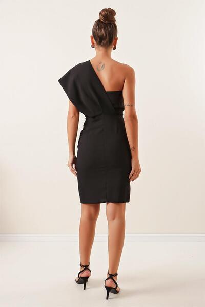 By Saygı Krepové šaty bez ramínek podšité jedním ramenem