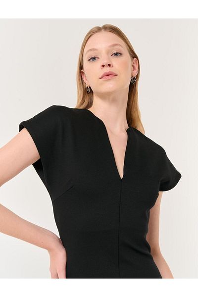 Jimmy Key Black V-Neck Sleeveless Stylish Midi Dress