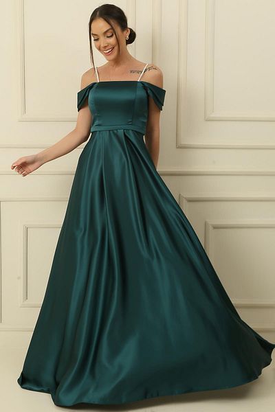 By Saygı Rochie lungă din satin cu bretele cu guler pătrat