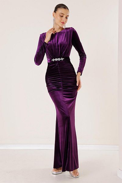 By Saygı Langes Samtkleid mit plissierter Vorderseite und Gürtel