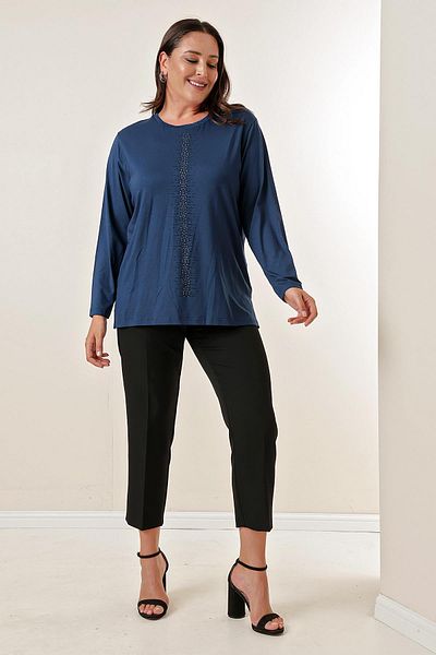 By Saygı Langärmelige Plus-Size-Bluse mit vertikalem Steindruck auf der Vorderseite
