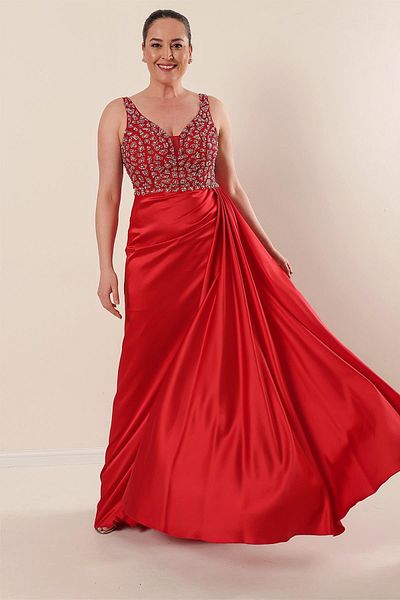By Saygı Langes Satin-Kleid in Übergröße mit Tüll-Stein-Detail-Futter oben