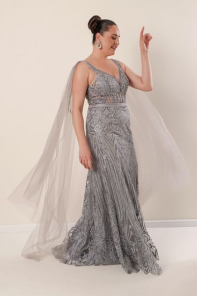 By Saygı Übergroßes, glitzerndes, langes Kleid mit Tüll-Schal-Futter über der Schulter