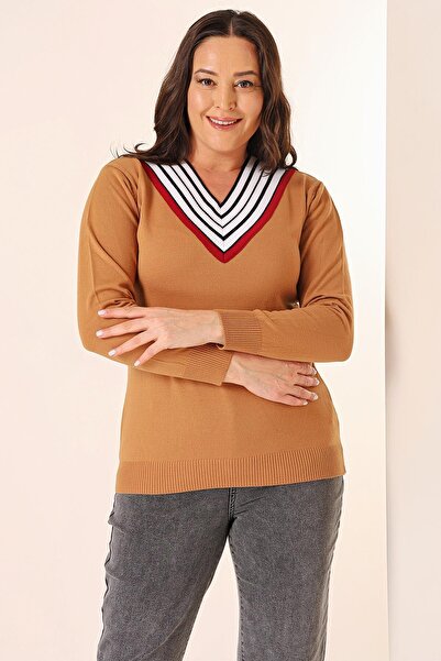 By Saygı Трикотажен пуловер с V-образно деколте с раирани размери