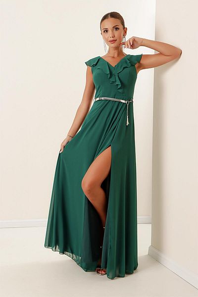 By Saygı Langes Chiffon-Kleid mit Schlitz und Volantkragen und Gürtel