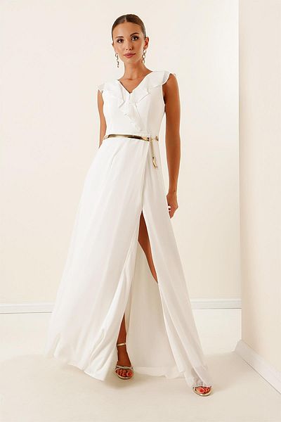 By Saygı Langes Chiffon-Kleid mit Schlitz und Volantkragen und Gürtel
