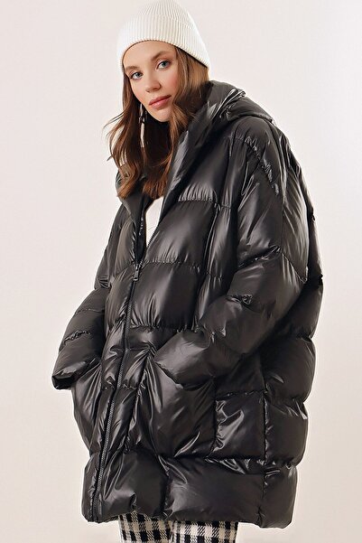 Vivika Kadın Kapüşonlu Bol Kesim Oversize Torba Cepli Bel Altı Midi Boy Şişme...